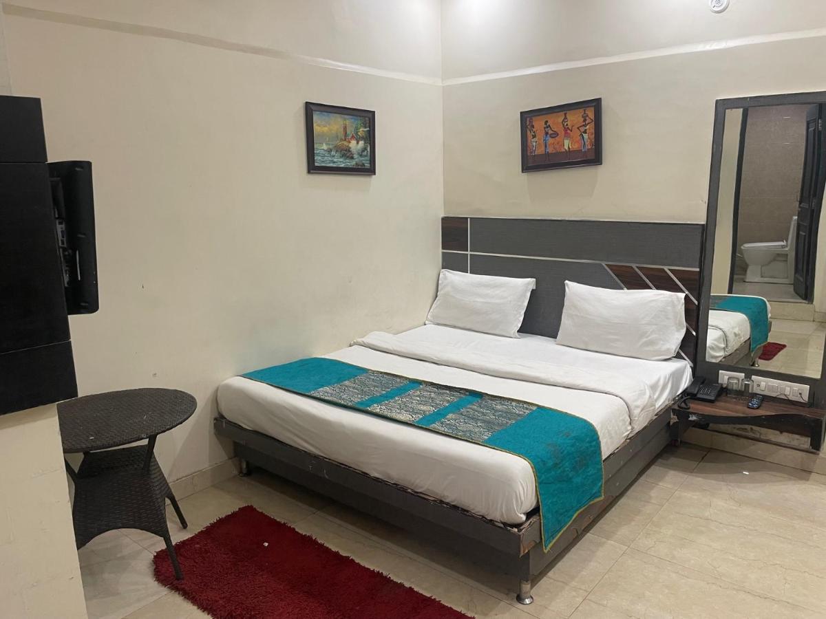 Hotel Hare Krishna Main Bazar Neu-Delhi Exterior foto