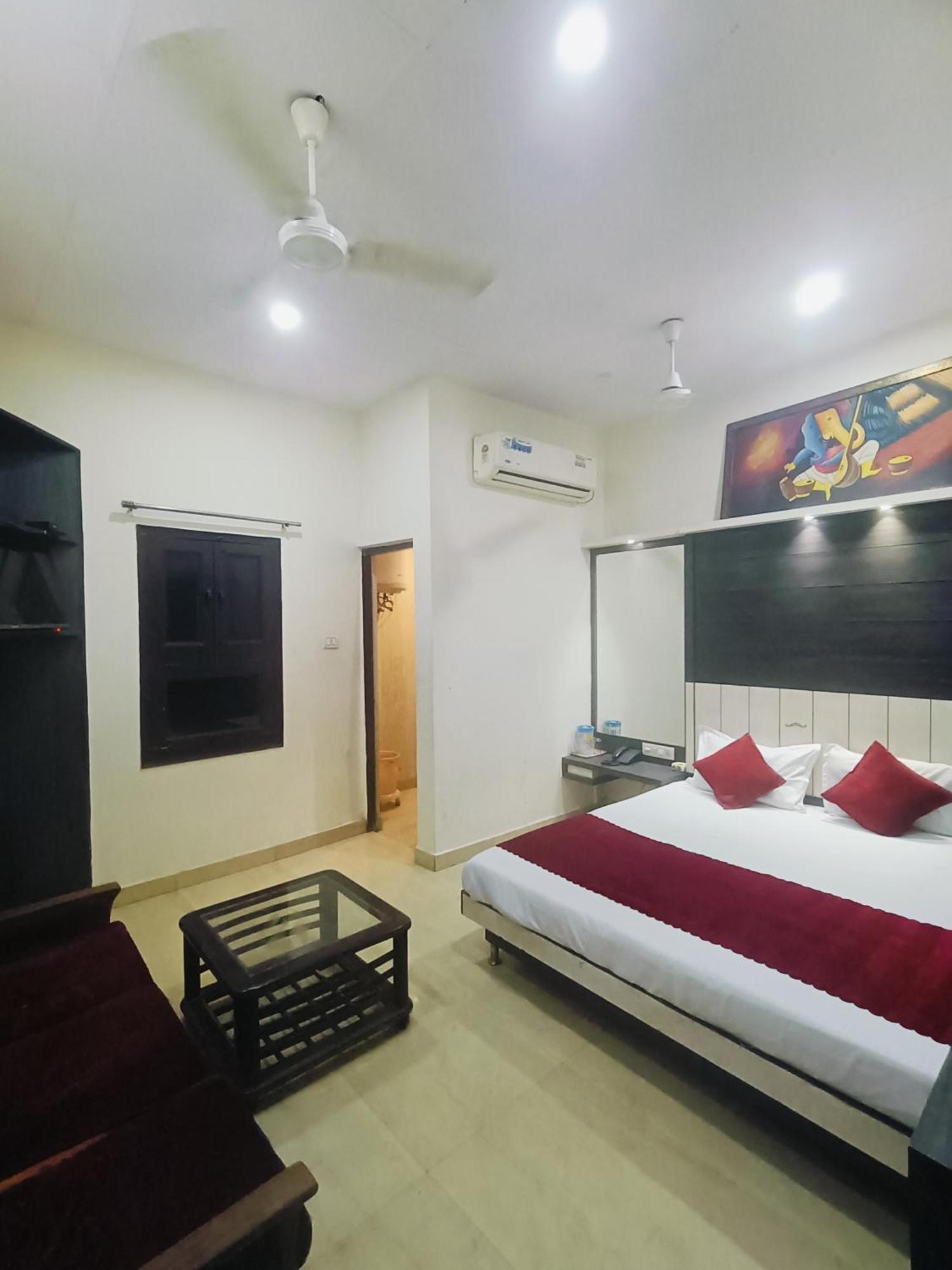 Hotel Hare Krishna Main Bazar Neu-Delhi Exterior foto