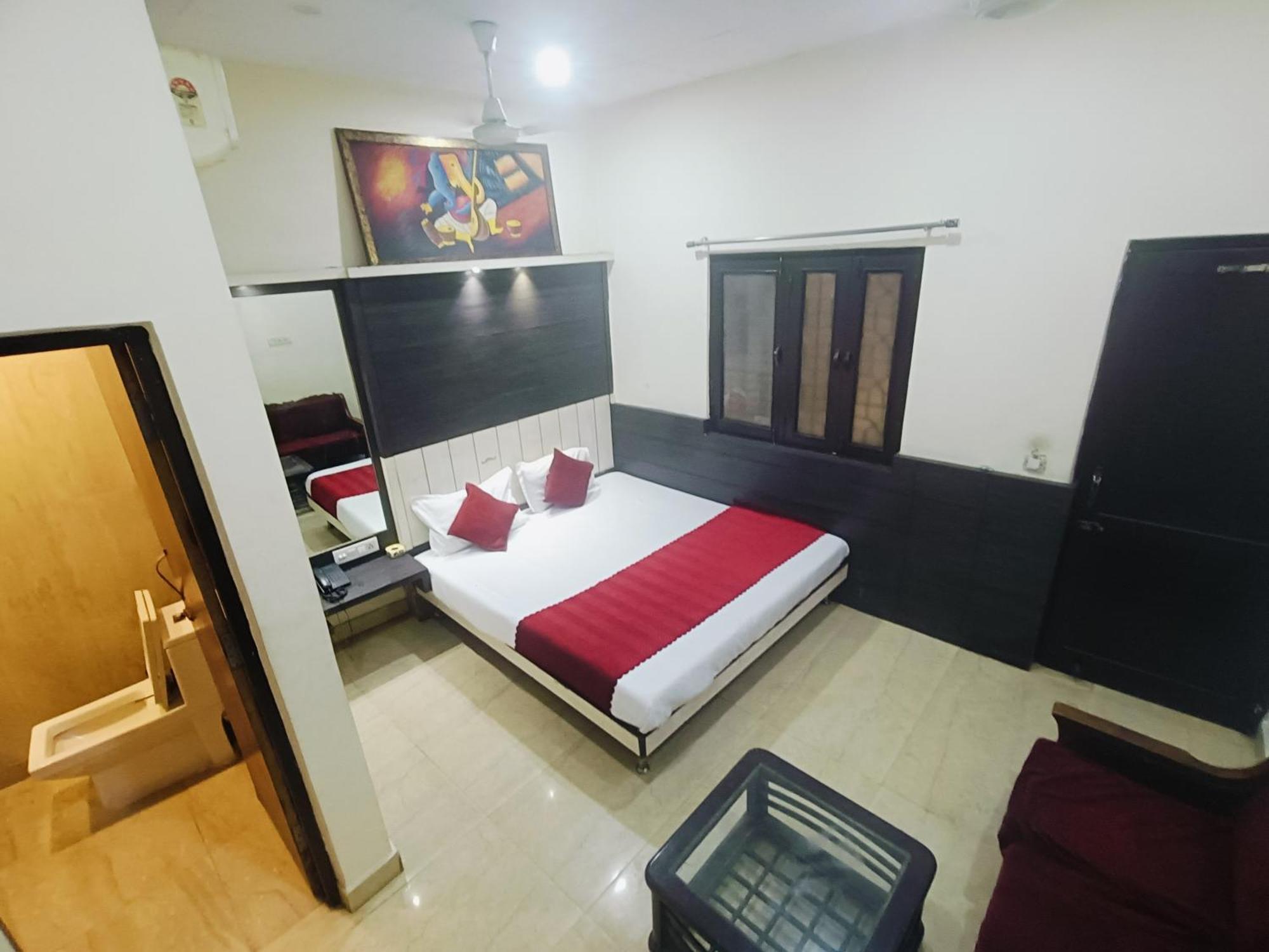 Hotel Hare Krishna Main Bazar Neu-Delhi Exterior foto