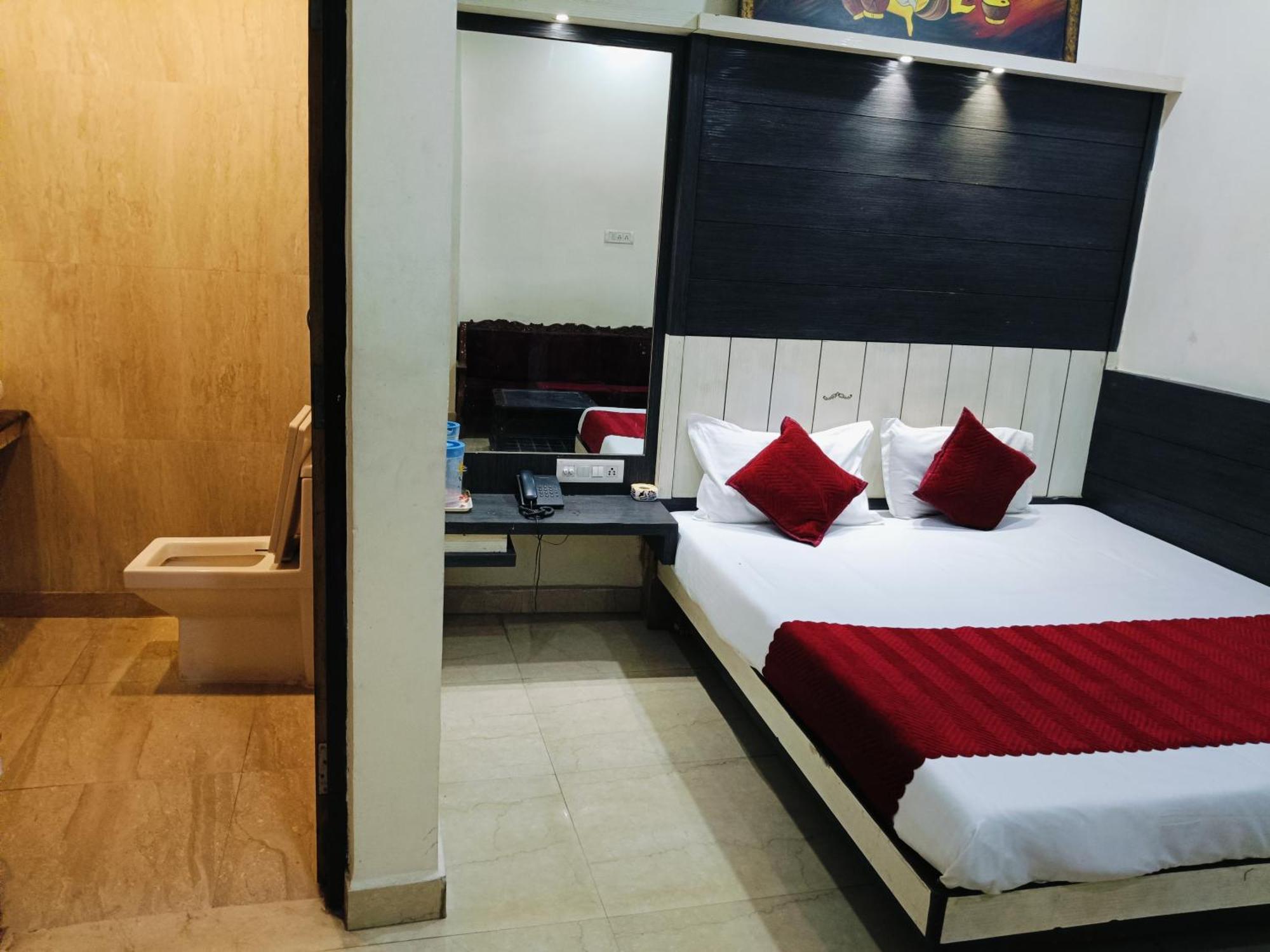 Hotel Hare Krishna Main Bazar Neu-Delhi Exterior foto