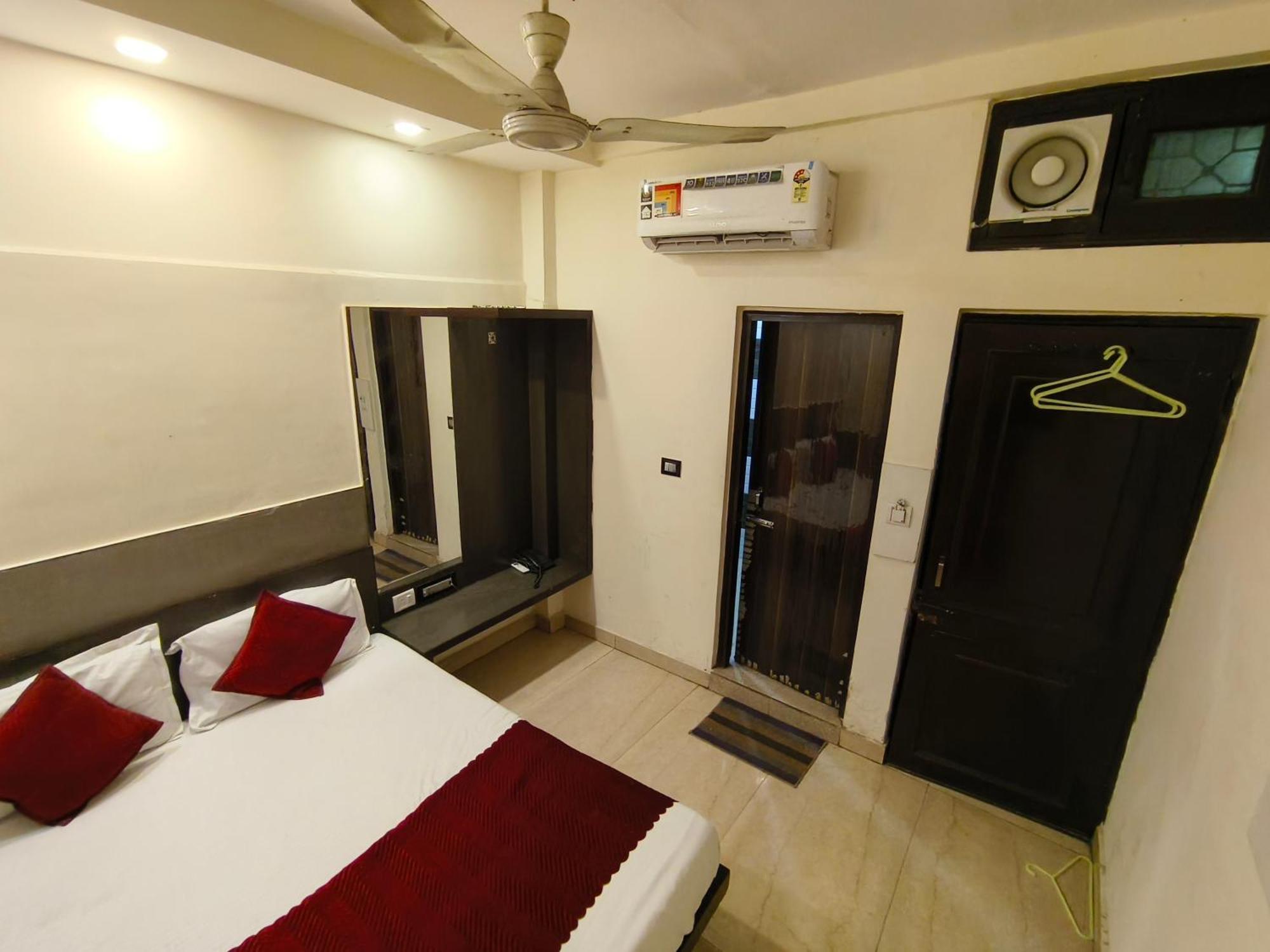 Hotel Hare Krishna Main Bazar Neu-Delhi Exterior foto