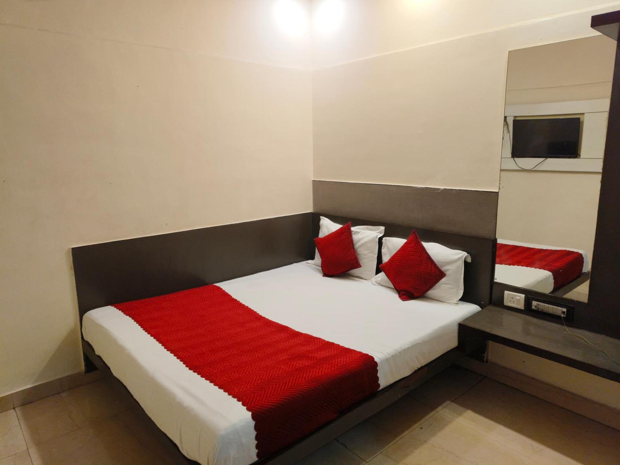 Hotel Hare Krishna Main Bazar Neu-Delhi Exterior foto