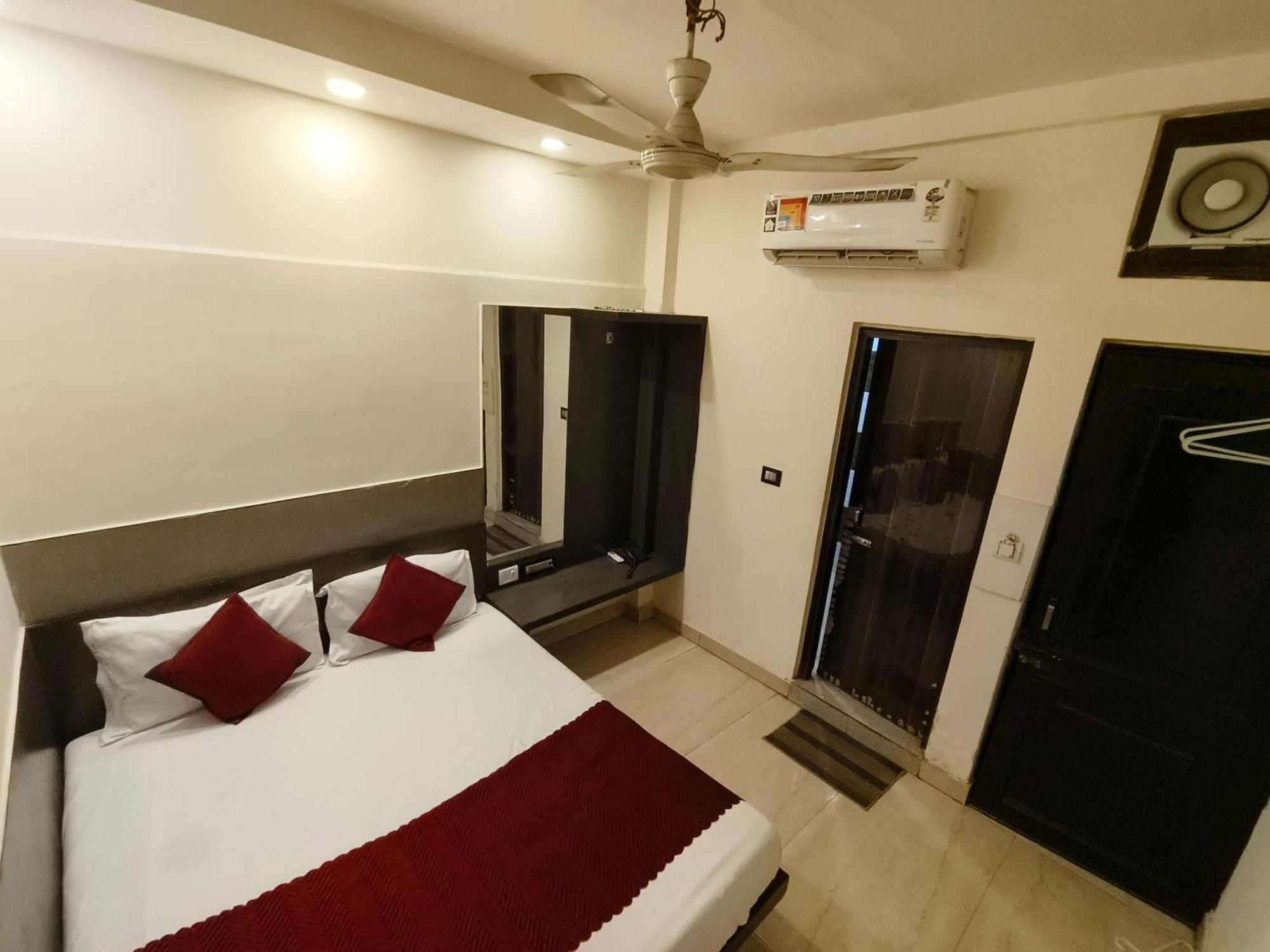 Hotel Hare Krishna Main Bazar Neu-Delhi Exterior foto
