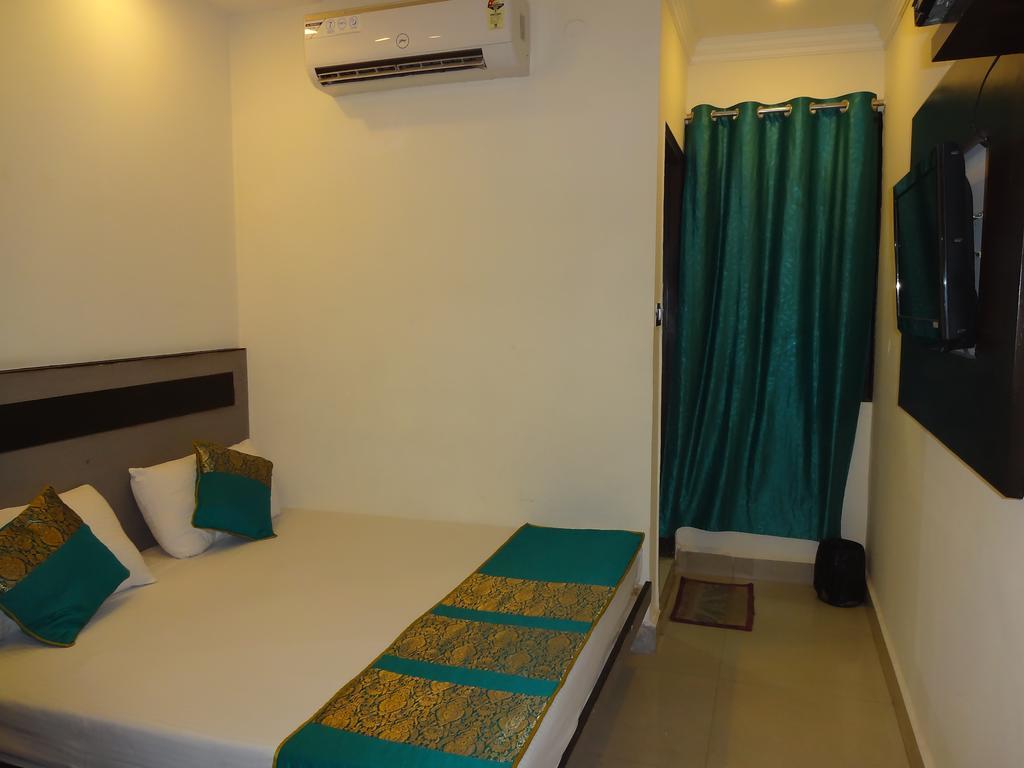 Hotel Hare Krishna Main Bazar Neu-Delhi Exterior foto