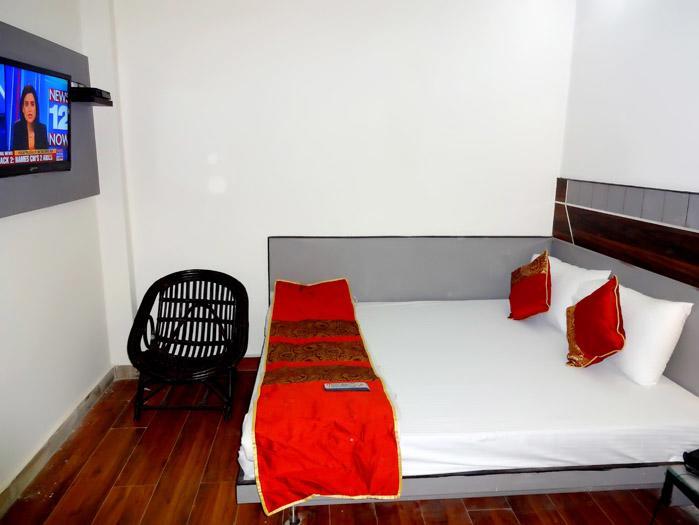 Hotel Hare Krishna Main Bazar Neu-Delhi Exterior foto