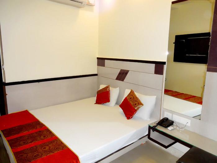 Hotel Hare Krishna Main Bazar Neu-Delhi Exterior foto