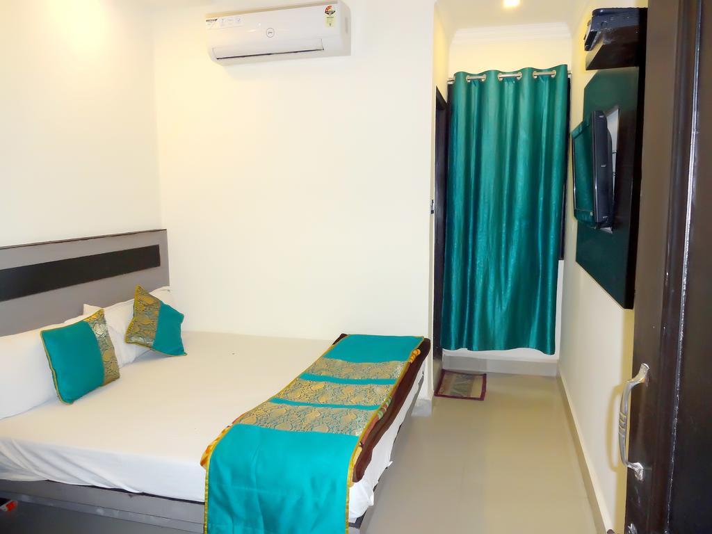 Hotel Hare Krishna Main Bazar Neu-Delhi Exterior foto