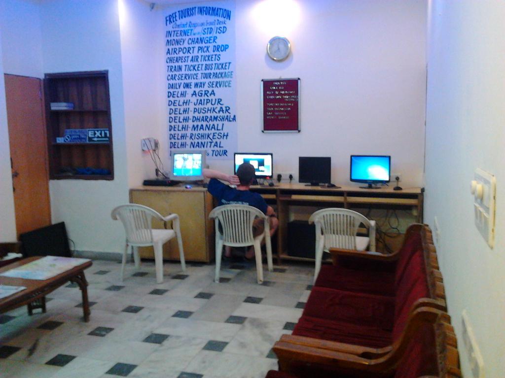Hotel Hare Krishna Main Bazar Neu-Delhi Exterior foto