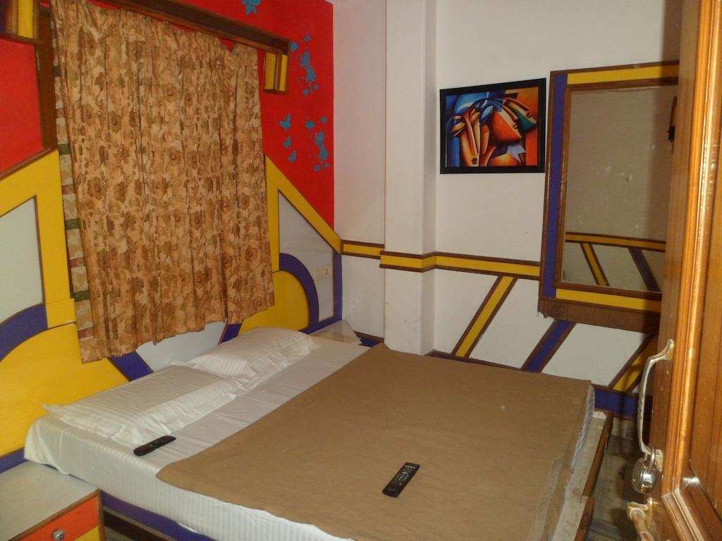Hotel Hare Krishna Main Bazar Neu-Delhi Exterior foto
