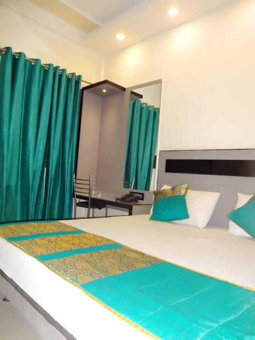 Hotel Hare Krishna Main Bazar Neu-Delhi Exterior foto